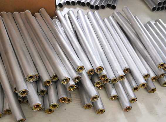 Aplicaciones innovadoras de postes de marco de aluminio en estructuras temporales