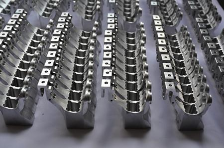 Piezas de mecanizado de aluminio blanco en forma de U LED