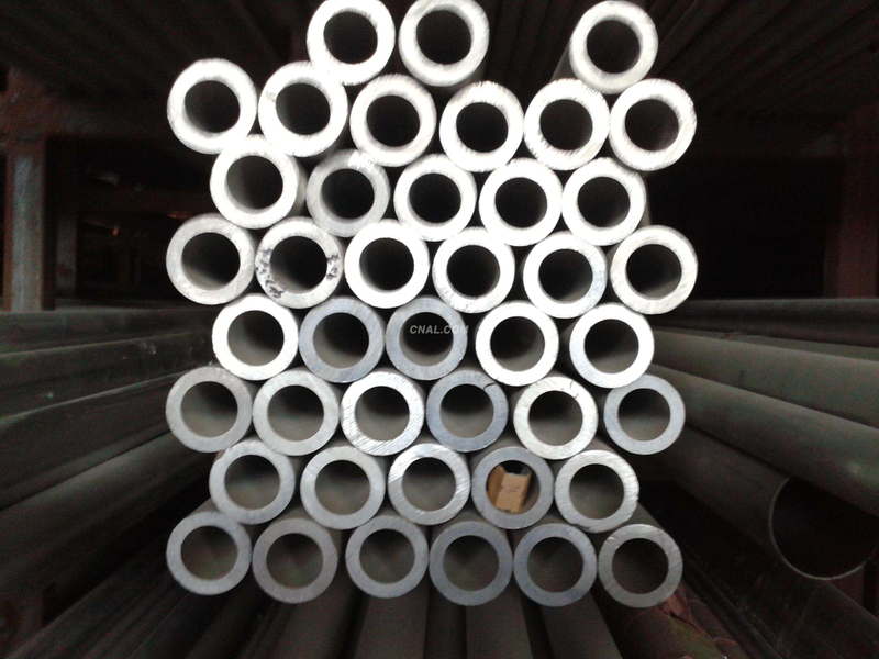 Tubo de aluminio estirado en frío perforado y abocinado