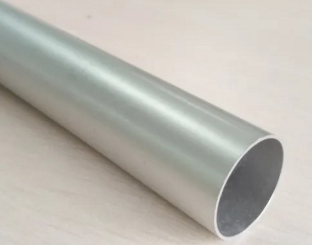 Tubo sin costura de aluminio pulido lacado triangular
