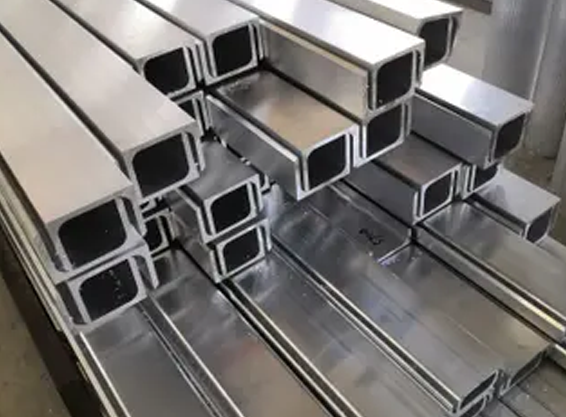 Desde carcasas de batería hasta componentes estructurales: los muchos usos de los tubos anodizados de aluminio en los EVS