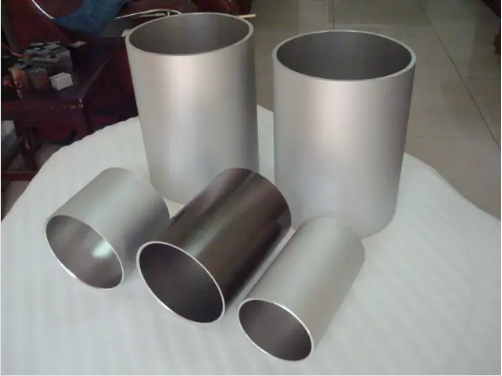 ¿Es el tubo de aluminio magnético? 