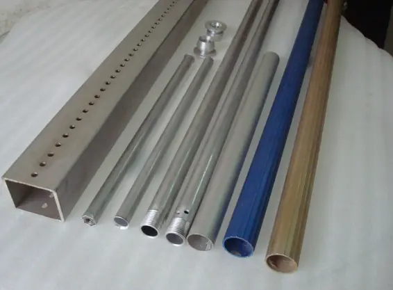 Por qué los postes de marco de aluminio son esenciales para los sitios de construcción modernos
