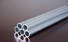 Tubo de extrusión de aluminio hueco sin costura perforado